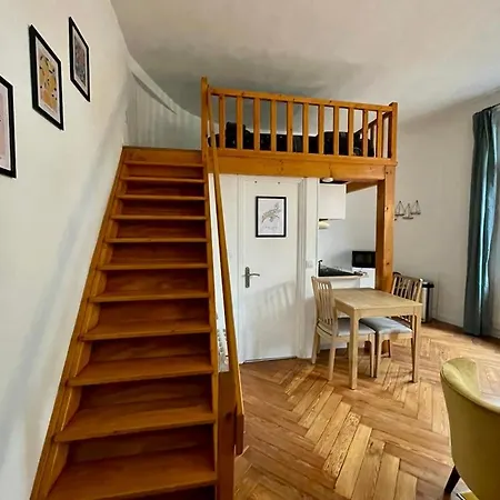 Appartement Joli En Mezzanine